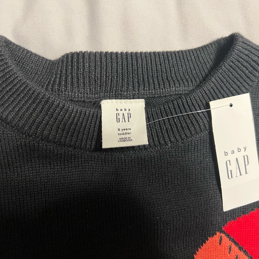 GAP Kids Black Sweater with Rocket Design boys 5 - Picture 2 of 6